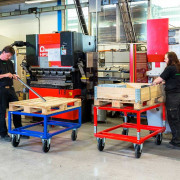 Pallevogne til ergonomiske arbejdsstillinger og let transport i produktionen.