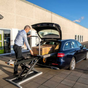 Løftebordsvognen håndteres let af en person og kan lastes i en almindelig stationcar.